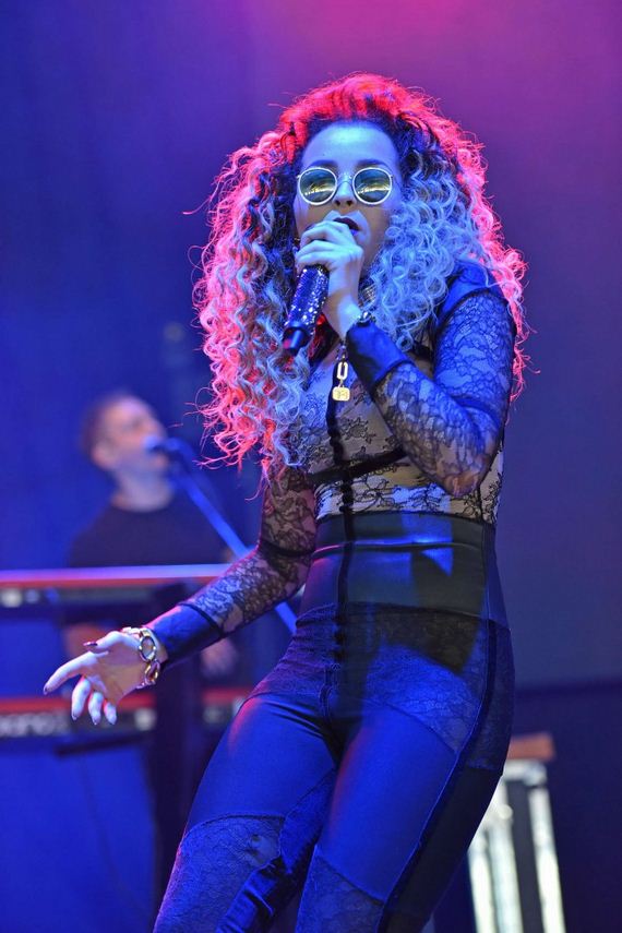 Ella-Eyre -V-Festival-Day-2